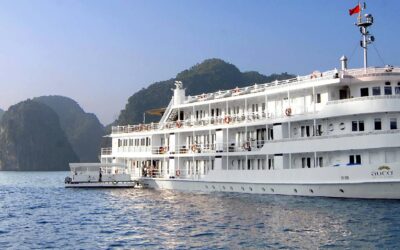 Sailing into Halong Bay with Bhaya Cruises