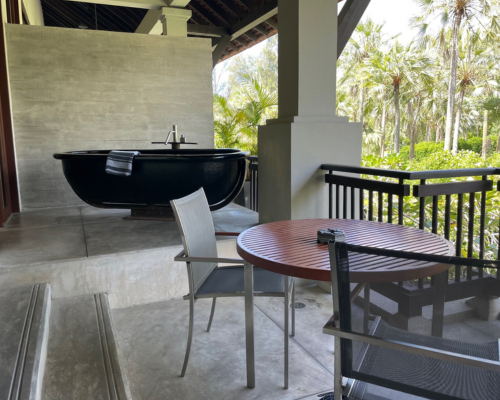 The Slate - Pearl Bed Suite balcony with bath