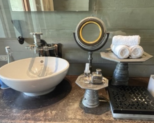 The Slate - Pearl Bed Suite bathroom  