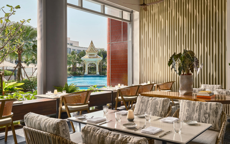 Chatrium Grand - Flow Pool Lounge